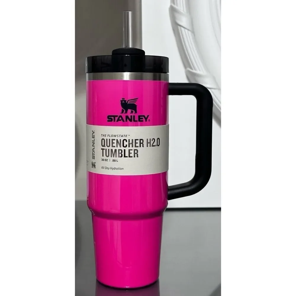 Stanley Quencher H2.0 FlowState Tumbler 30oz, NEON ELECTRIC PINK - Picture 2 of 5